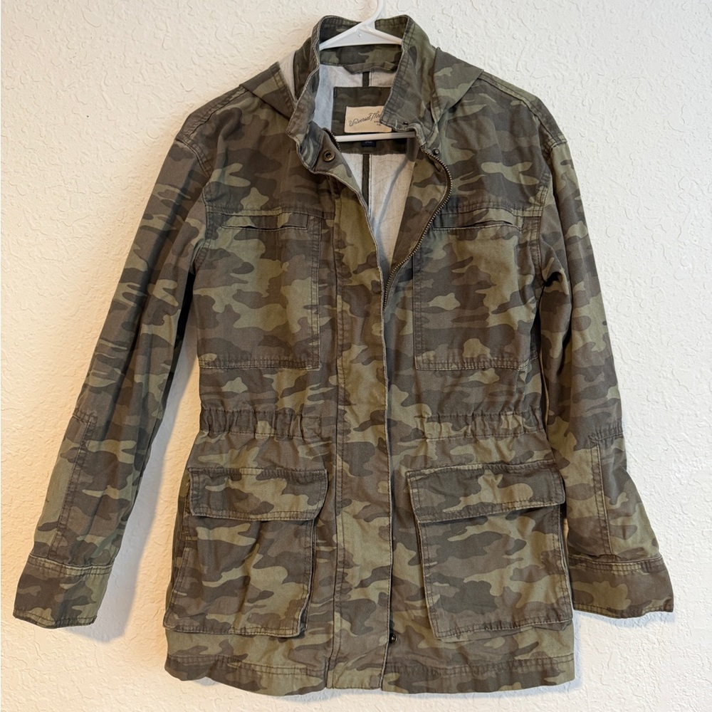 Universal Thread Green Camouflage Utility Jacket